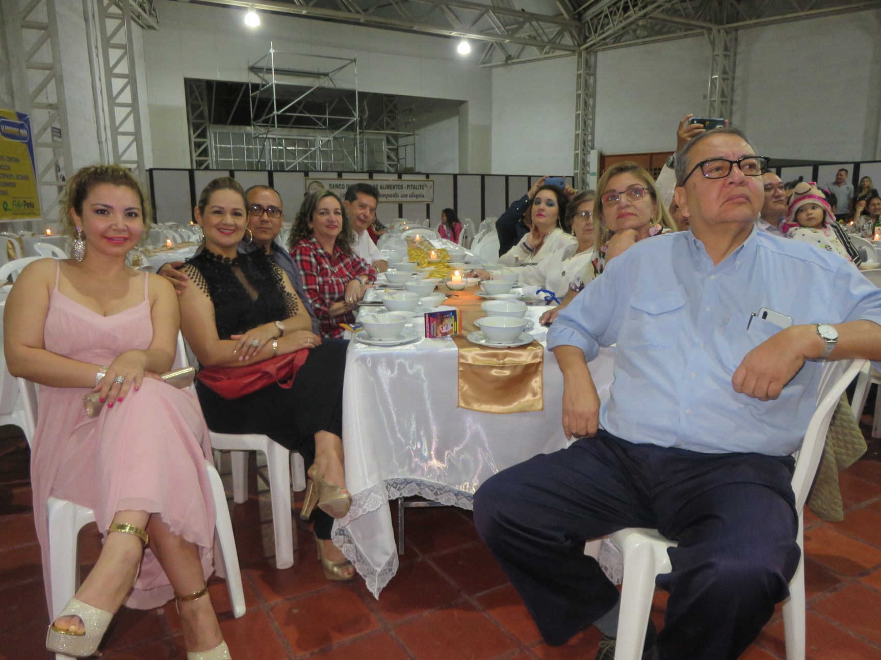 Grupo de invitados, Victoria Eugenia Cantillo, Luis Ernesto Cantillo y miembros de la Sociedad Laboyana.